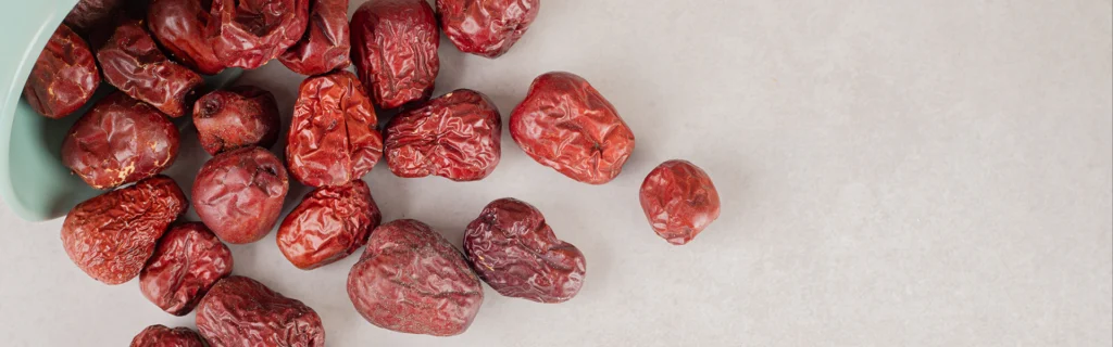 3 Red Dates a Day to Keep the Skin Glowing Away! 7 3 red dates a day to keep the skin glowing away!