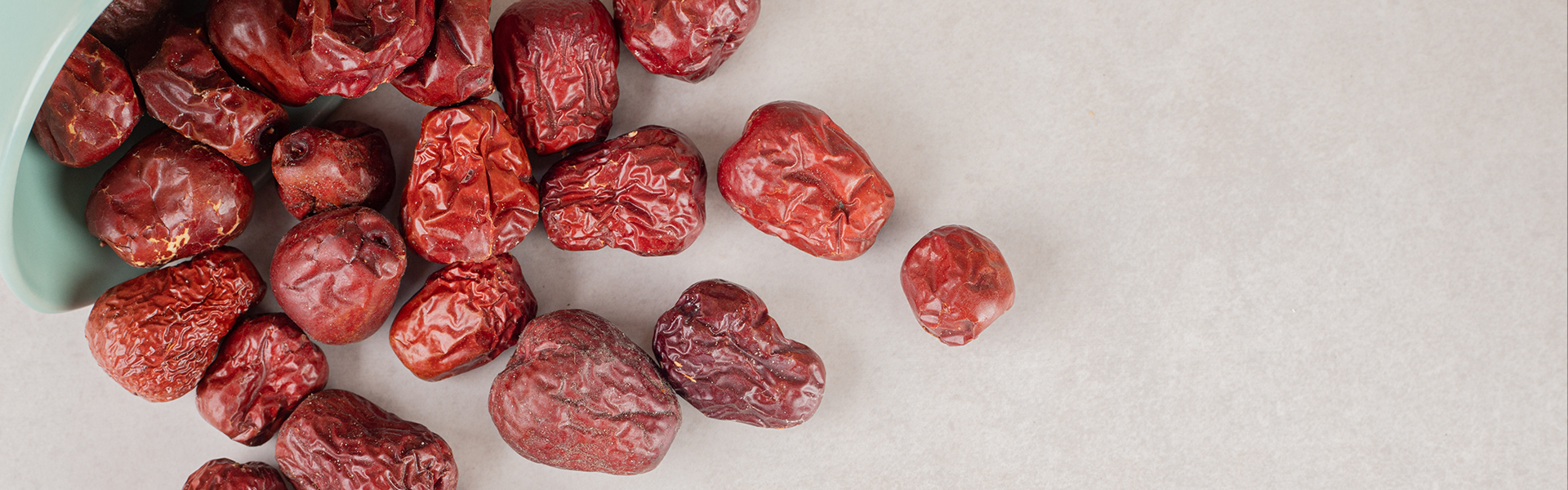 3 red dates a day to keep the skin glowing away!